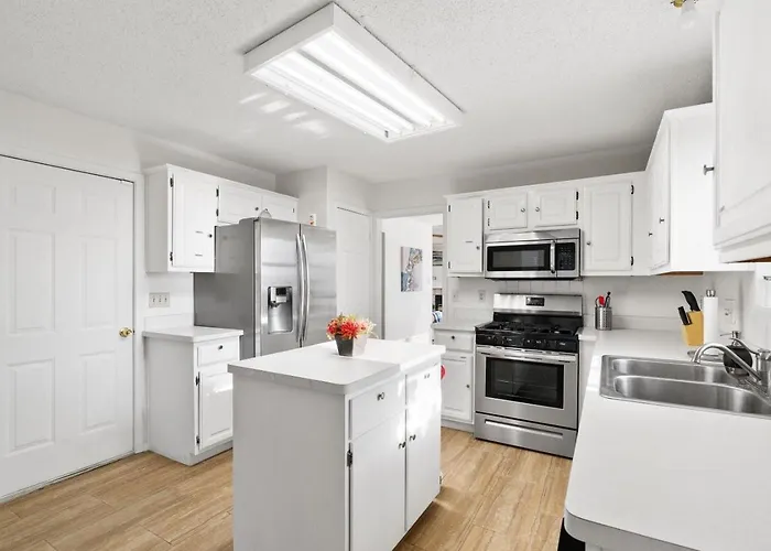 Quiet - Family - Free Pizza - Big Backyard - Sleeps 8 Round Rock