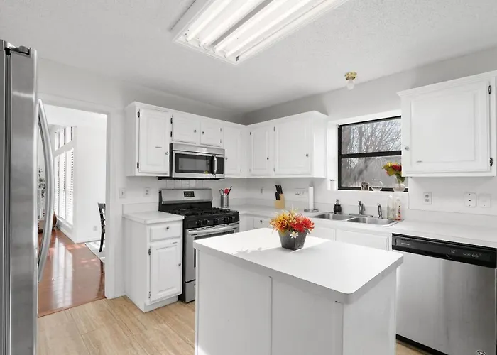 Holiday home Quiet - Family - Free Pizza - Big Backyard - Sleeps 8 Round Rock