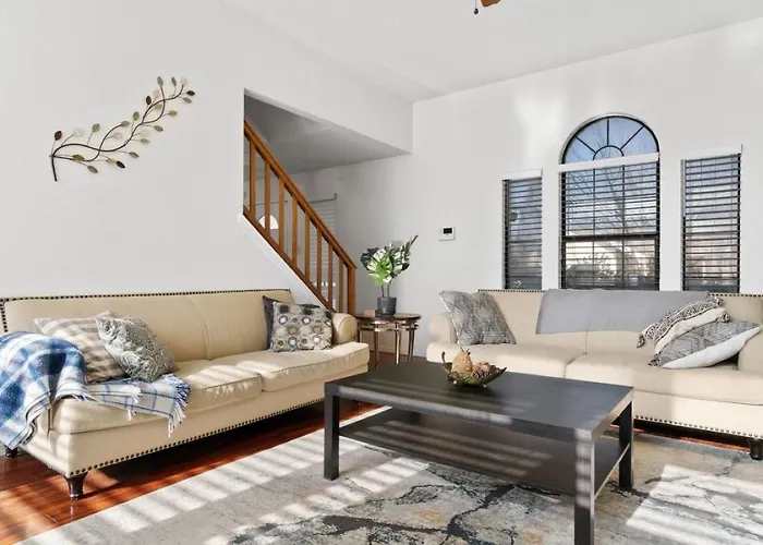 Quiet - Family - Free Pizza - Big Backyard - Sleeps 8 Round Rock