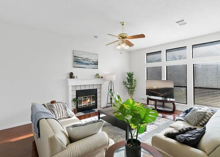 Quiet - Family - Free Pizza - Big Backyard - Sleeps 8 * Round Rock
